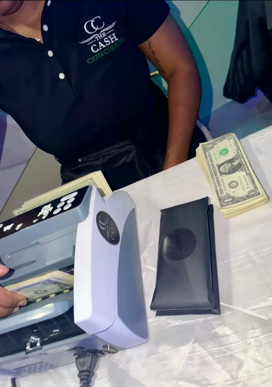 A Cash Concierge attendant preparing cash at the money table